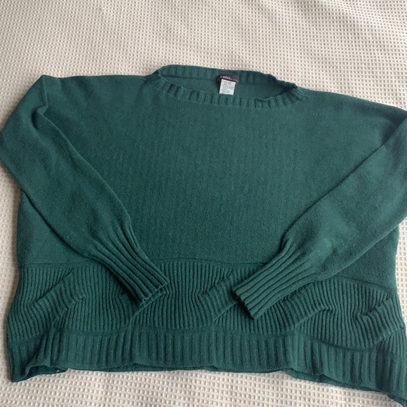Beautiful green sweater semi cropped not too short size M made in Italy - Picture 2 of 8